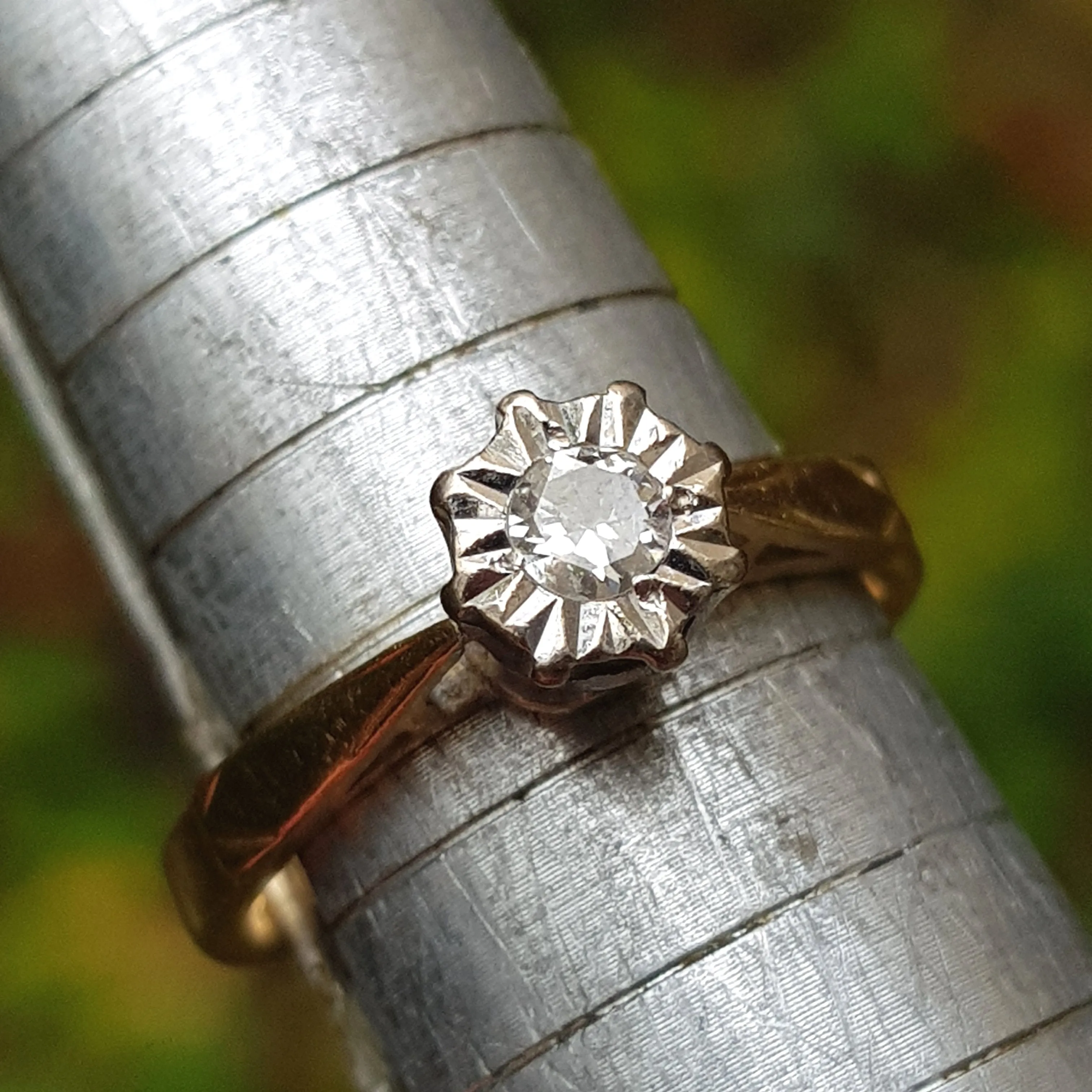 18k Gold Diamond Solitaire Daisy Style Ring 0.15cts Size U.K L Vintage Circa 1950