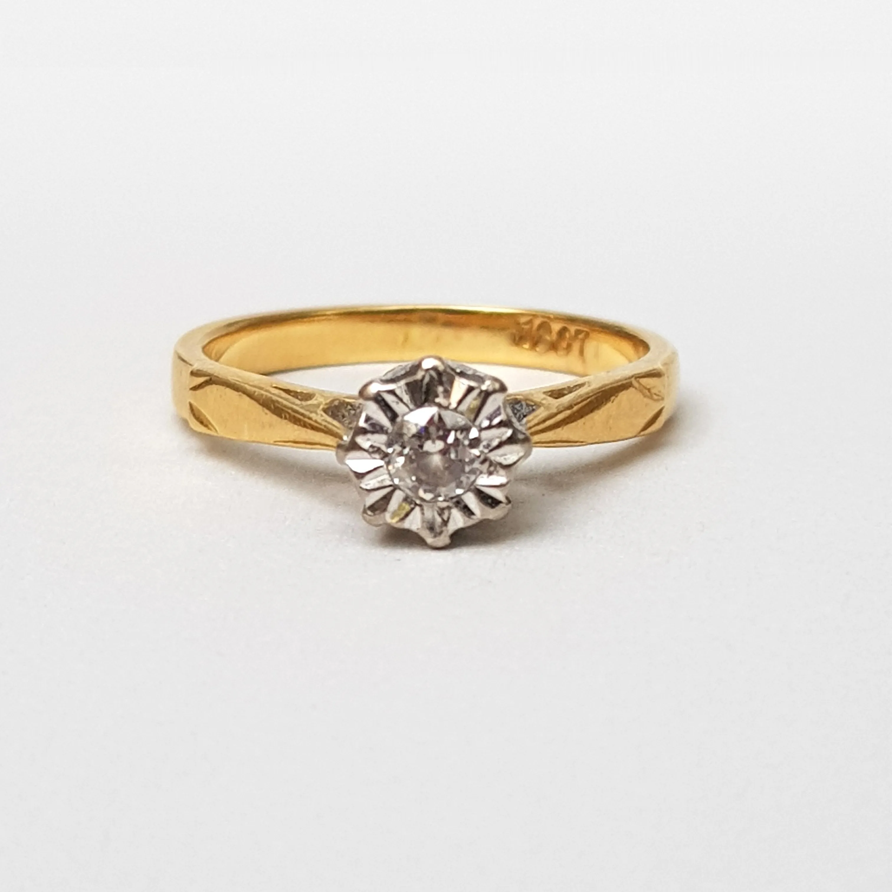 18k Gold Diamond Solitaire Daisy Style Ring 0.15cts Size U.K L Vintage Circa 1950