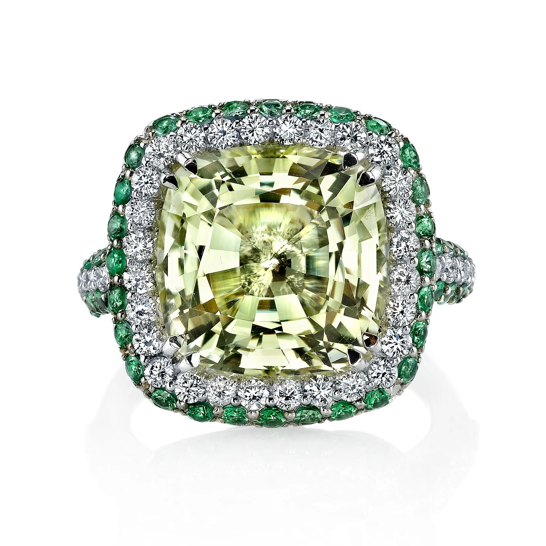 18K White Gold Fashion Diamond And Tsavorite Ring