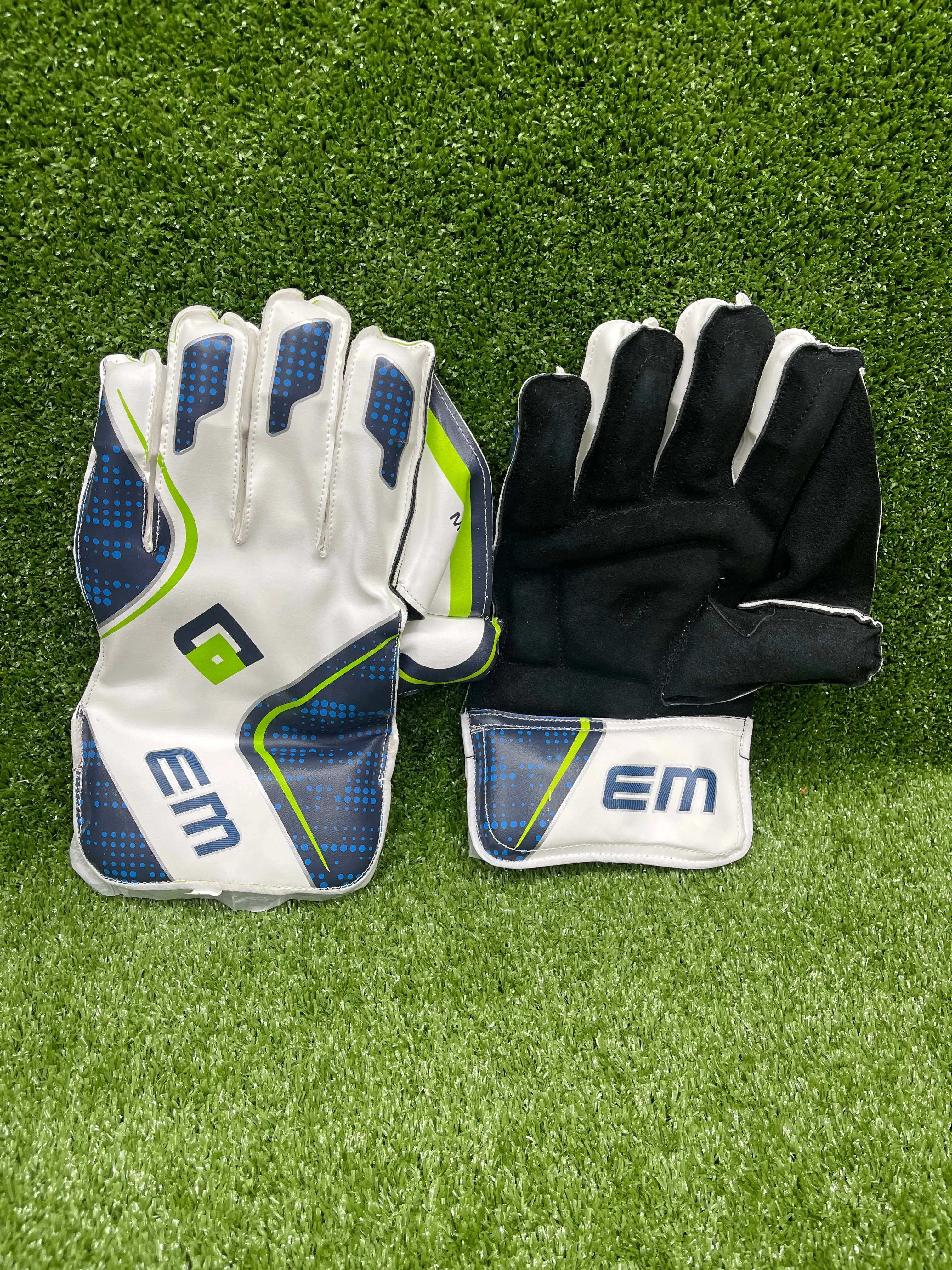 EM Quantum 7.0 Adult Cricket Wicket Keeping Gloves