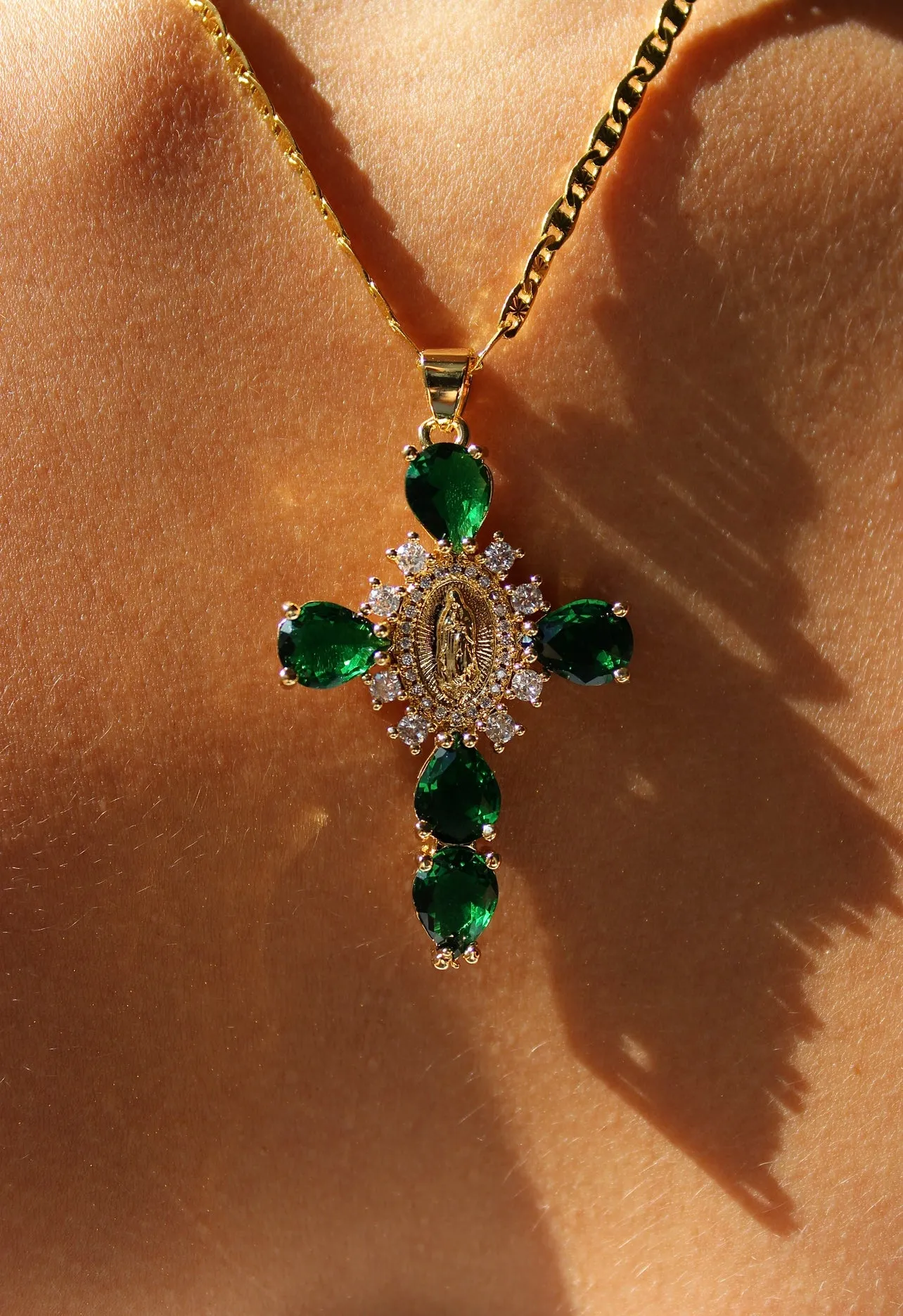 Emerald Green Corazones Necklace