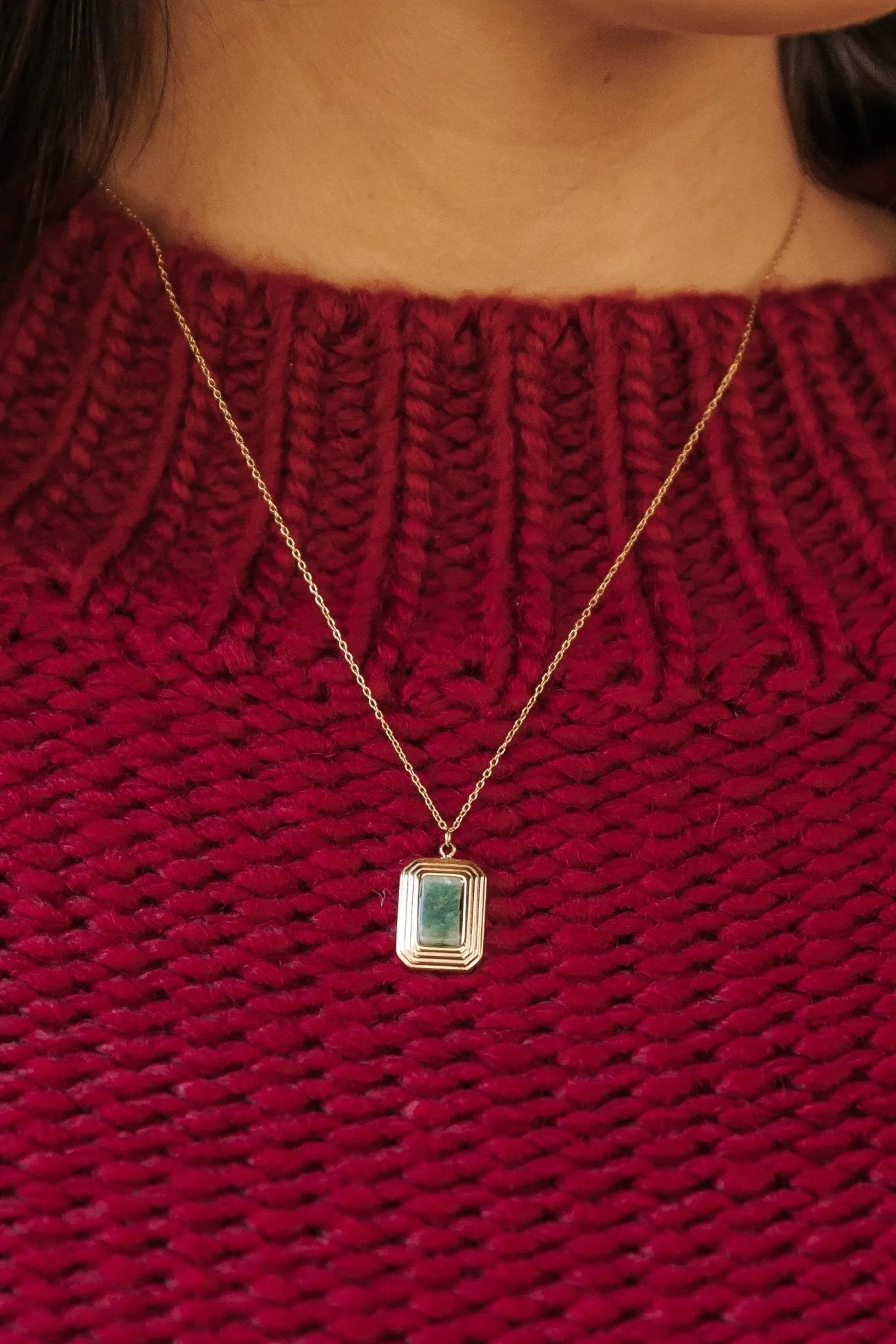 Gold Emerald Stone Pendant Necklace