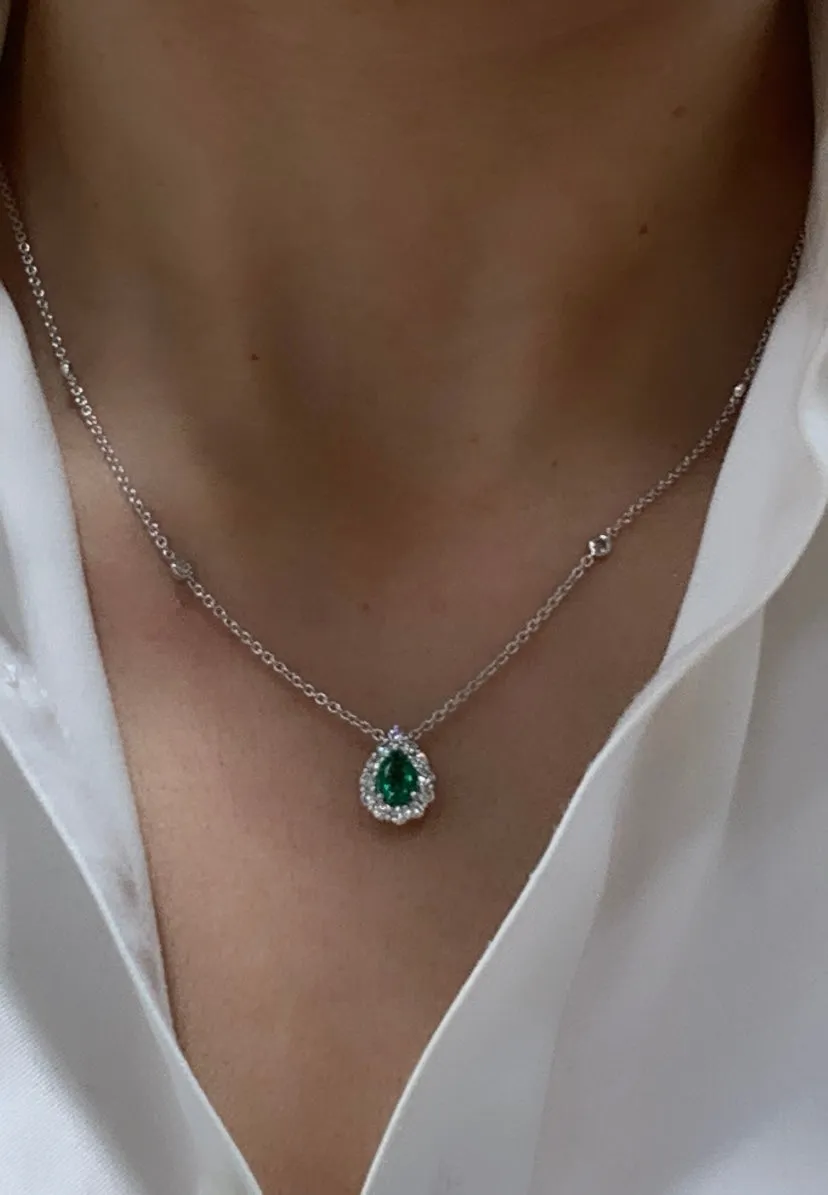 Ladies Diamond & Emerald Pendant Necklace