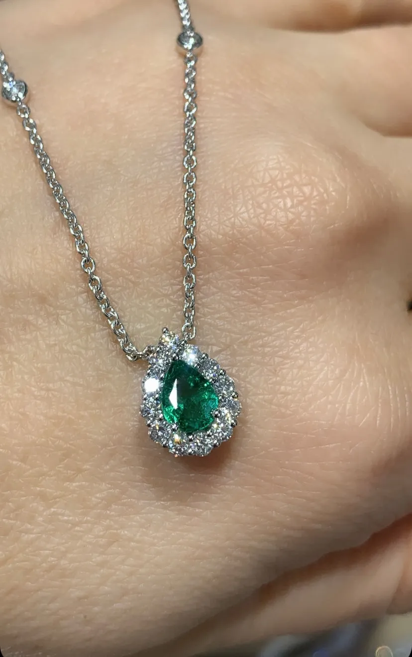 Ladies Diamond & Emerald Pendant Necklace