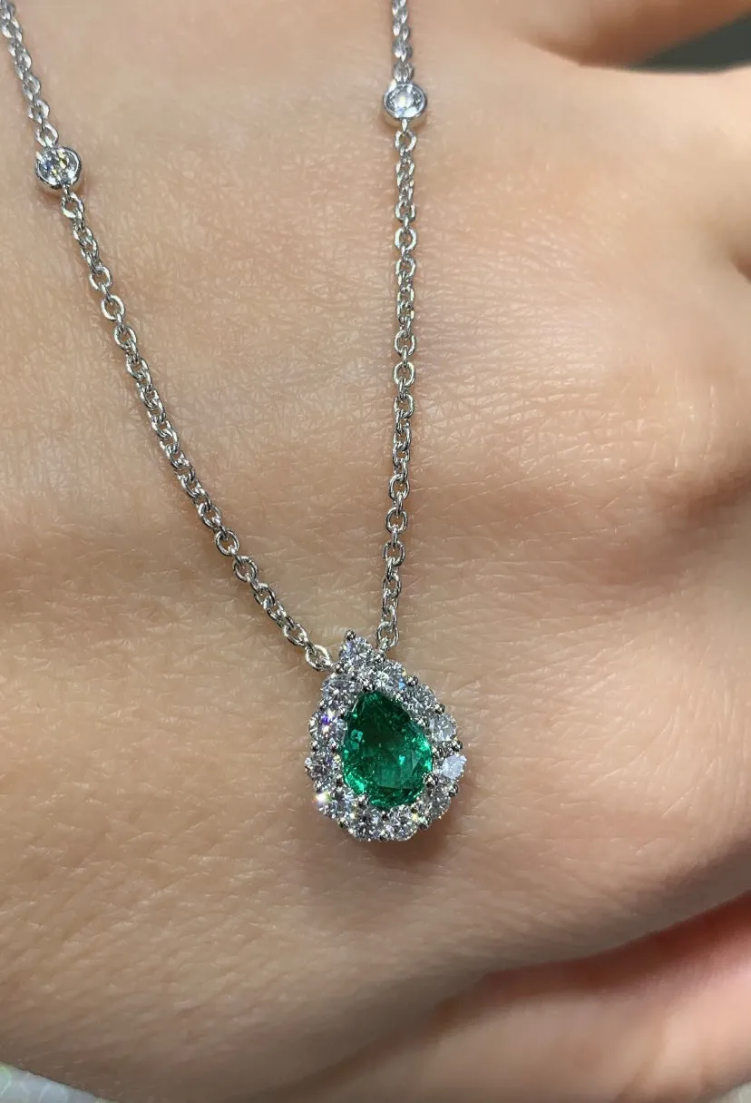 Ladies Diamond & Emerald Pendant Necklace