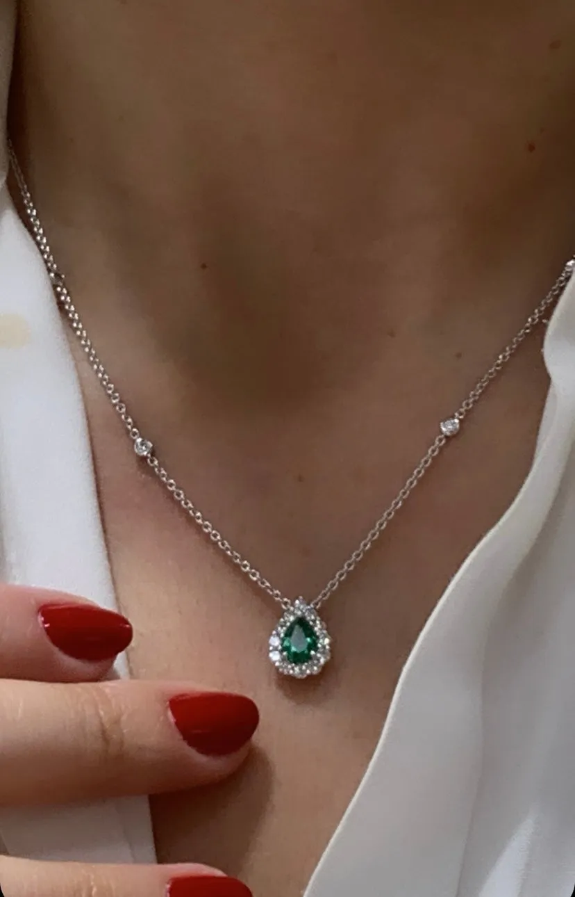 Ladies Diamond & Emerald Pendant Necklace