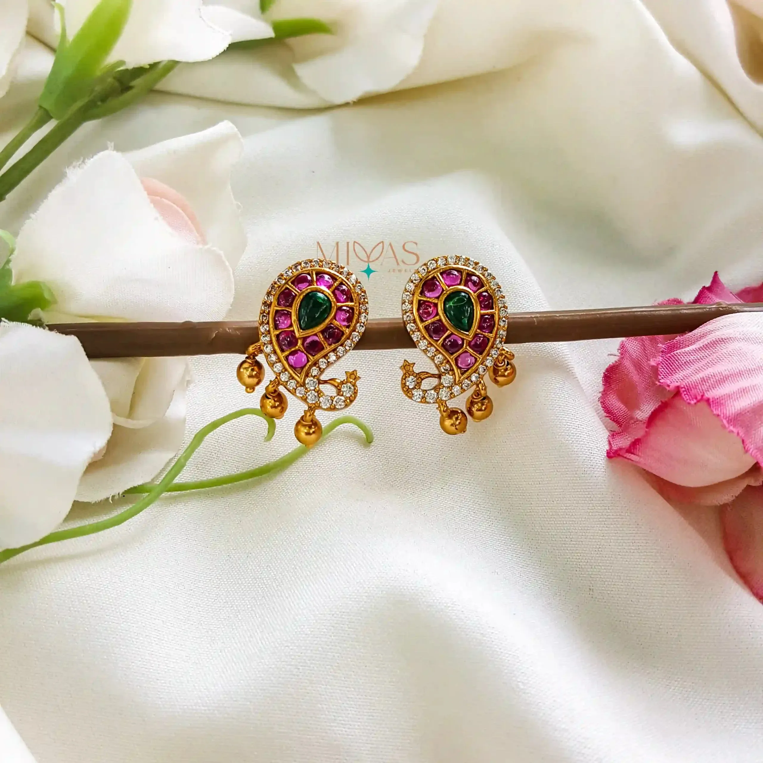 Lovely Peacock Kemp Stone Earring