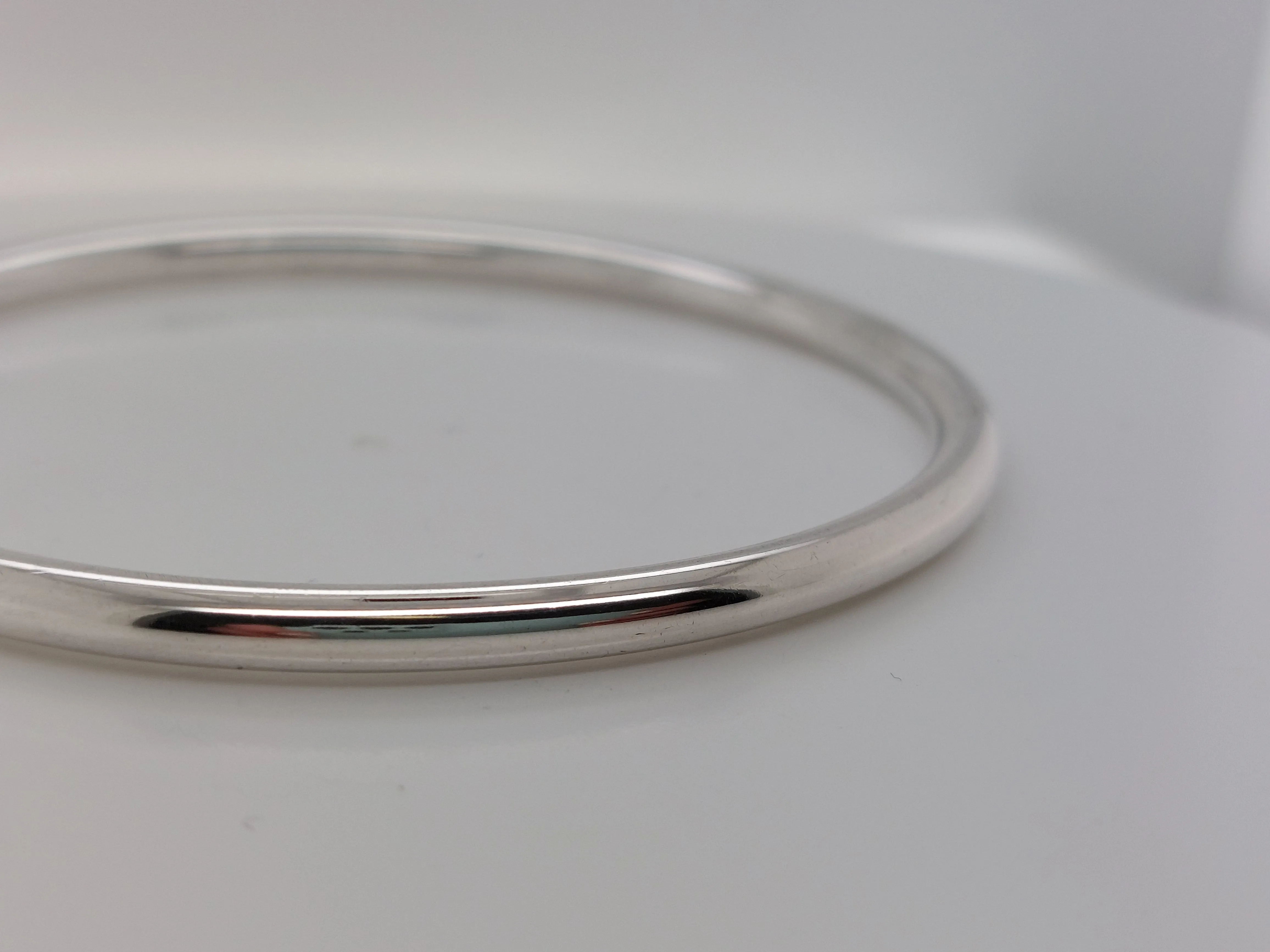 Round Bangle