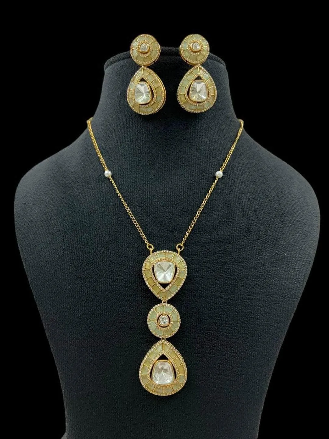 Uncut Polki Pendant Neckace Set