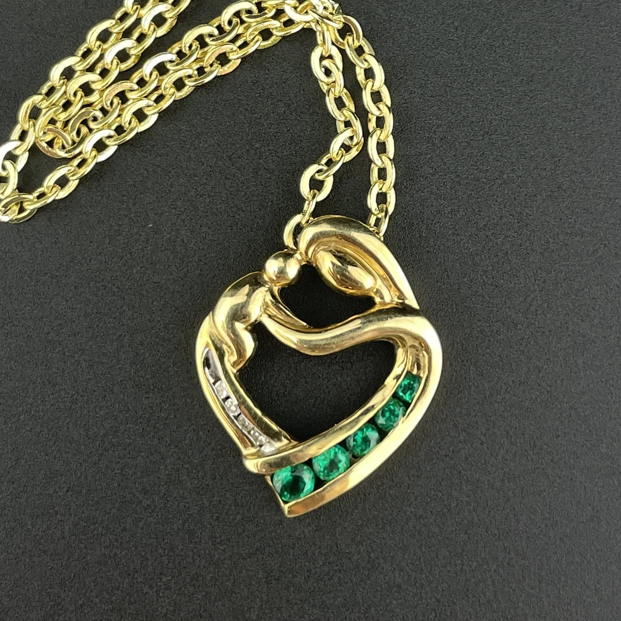 Vintage 10K Gold Emerald Diamond Heart Pendant Necklace