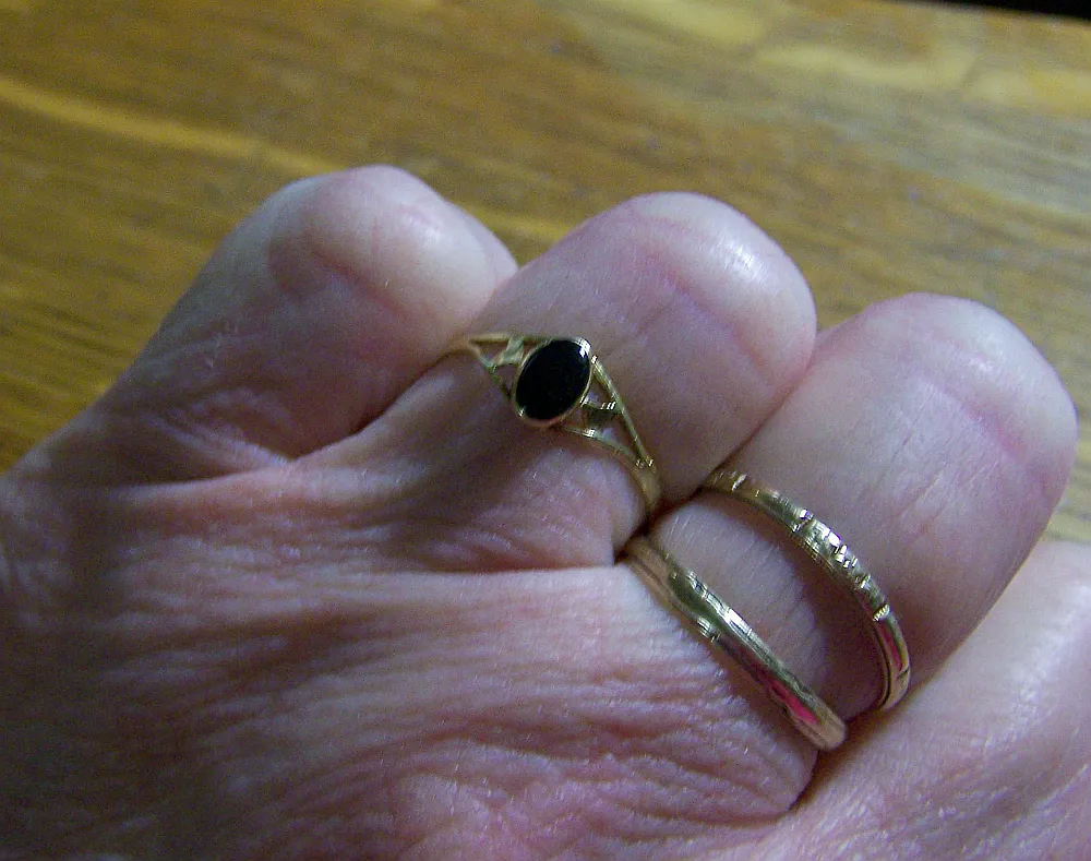 Vintage 18K Gold Black Onyx Ring Size 6.25