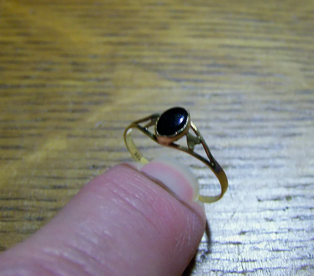 Vintage 18K Gold Black Onyx Ring Size 6.25