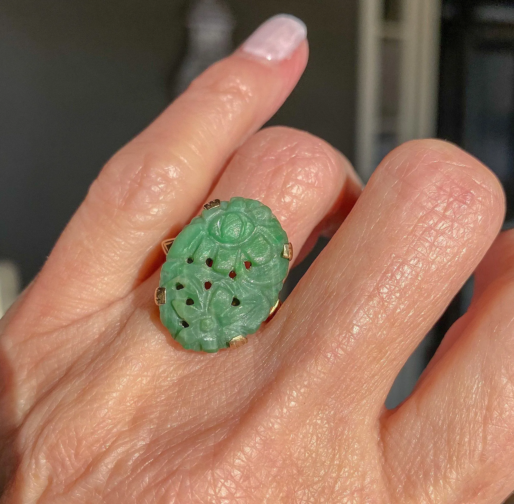 Vintage Gold Pierced Hand Carved Jade Ring